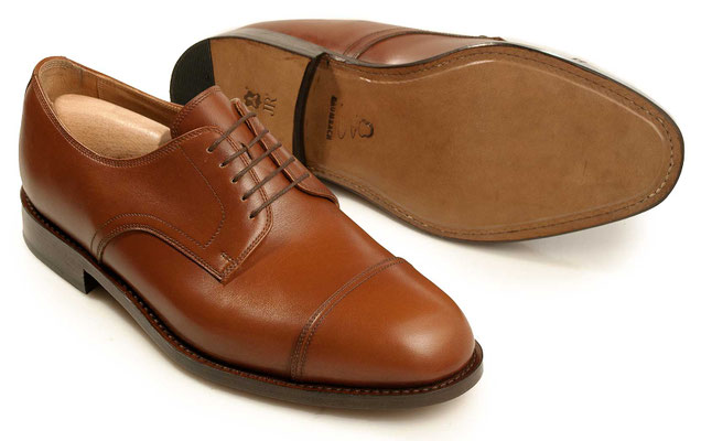 Maßschuh Straight Tip Derby Cognac mit eichtem Antik-inish, rahmengenähte Ledersohle