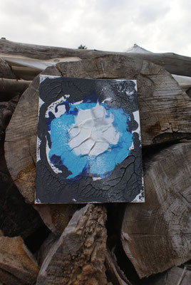 Länge: 30 cm / Breite: 24 cm (Acrylbasis/ Leinwand)
