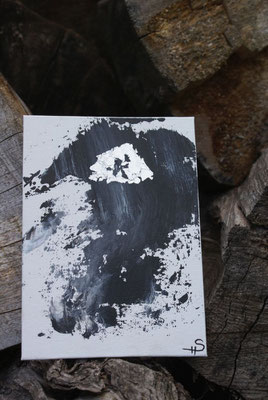 Länge: 18 cm / Breite: 13 cm (Acrylbasis/ Metallplättchen/ Leinwand)