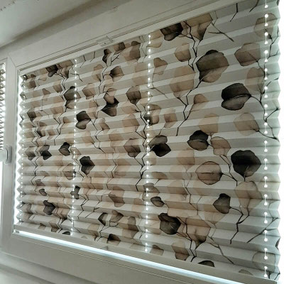 verdunklungs-plissee-kleines-fenster-schlafzimmer-lamellen-junker