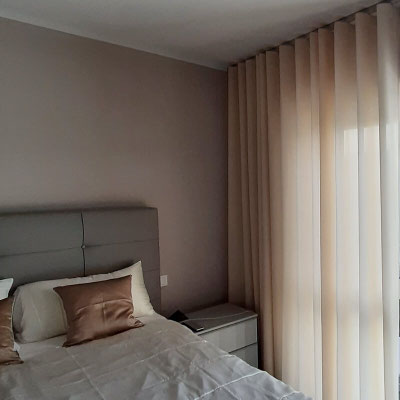 Innenlaufstange mit Wellenvorhang im Schlafzimmer in Gründau