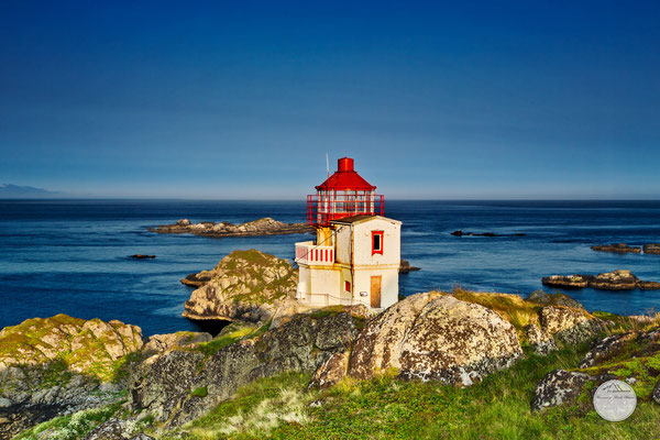 Bild: Litloy Leuchtturm, Norwegen Nordland, "little island light house - Litloy fyr_V2", www.2u-pictureword.de