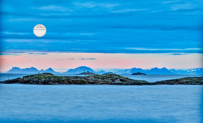 Bild: Henningsvaer, "Nordmeer-Lofotenonorama"