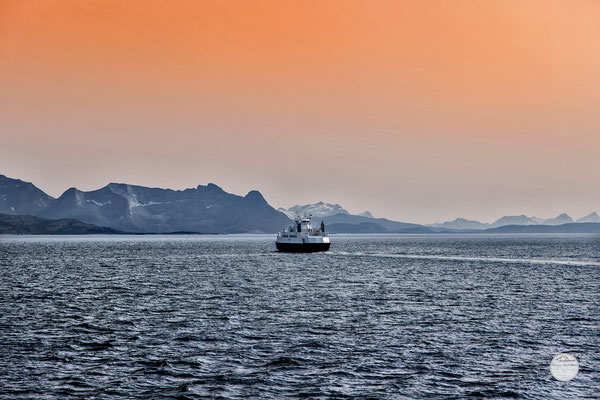 Bild: ferry going from Lödingen to Melbu, Norway, "Lödingen-Melbu connection"; www.2u-pictureworld.de
