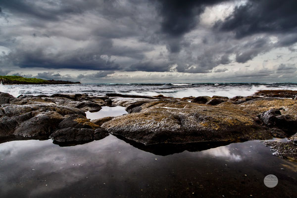 Bild: black sand beach coast Hawaii, "Hawaii`s Naturgewalten"; www.2u-pictureworld.de