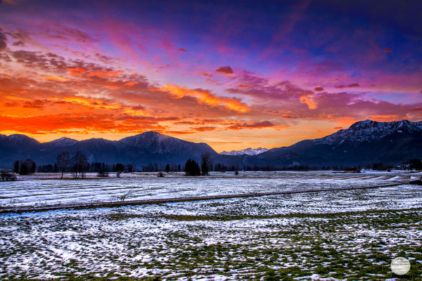 Bild: sunrise at Großweil, Bavaria Germany, "psychedelic morning cloudscape"; www.2u-pictureworld.de