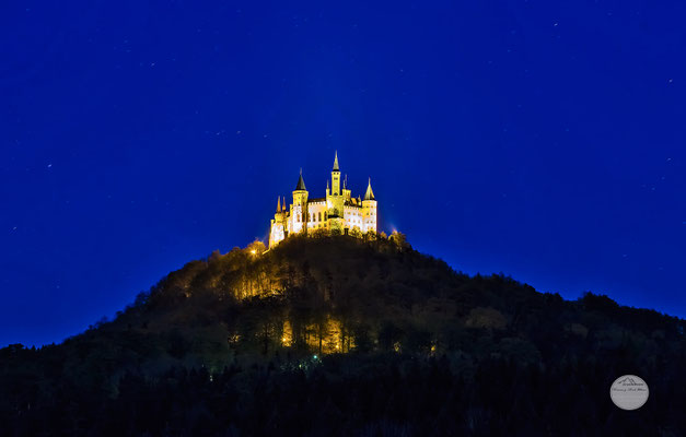 Bild: castle Hohenzollern at night, Germany, "blue hour castle light"; www.2u-pictureworld.de