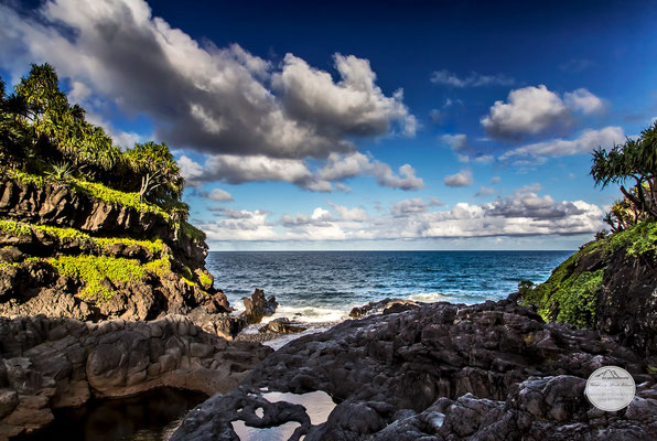 Bild: Oheo Gulch, Haleakala Nationalpark Maui, "oheo ocean view"; www.2u-pictureworld.de