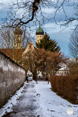 Bild: abbey Benediktbeuren, Bavaria Germany, "churchyard way Benediktbeuren"; www.2u-pictureworld.de