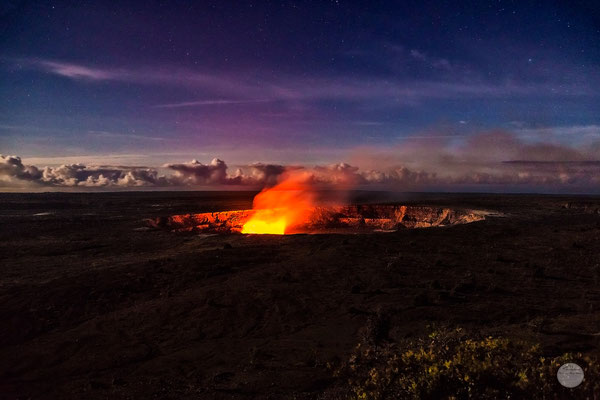 Bild: view on Kilauea caldera at night, Volcano NP Hawaii, "Kilauea caldera night"; www.2u-pictureworld.de