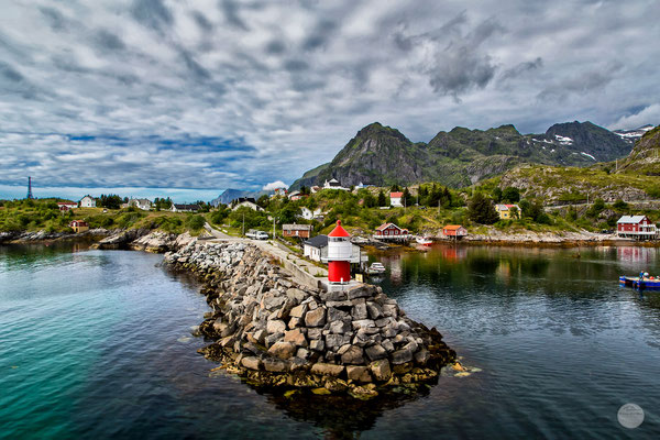 Bild: Moskenes harbour, Moskenesoya Island, Lofoten, Norway, "leaving Moskenes"; www.2u-pictureworld.de