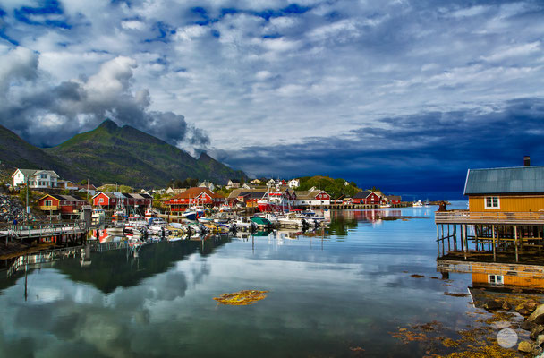 Bild: Sorvagen bay, Moskenesoya Island, Lofoten, Norway, "Sorvagen bay"; www.2u-pictureworld.de