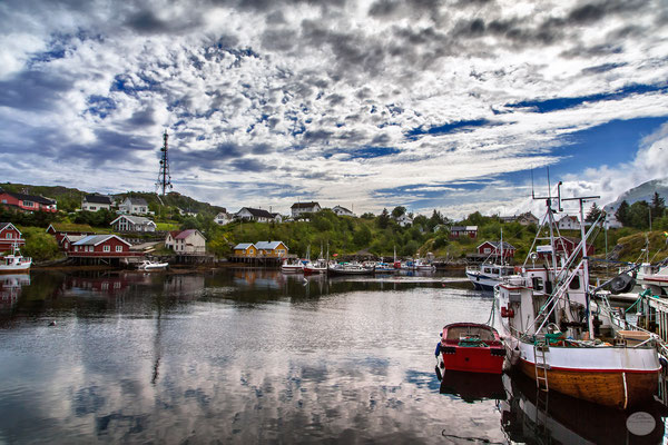 Bild: Sorvagen harbour, Moskenesoya  Island, Lofoten, Norway, "Sorvagen"; www.2u-pictureworld.de