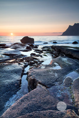 Bild: Strand von Utakleiv, Lofoten, Vestvagoya, Norwegen, "Lichtflecken 1", www.2u-pictureworld.de