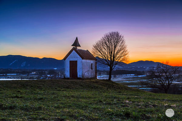 Bild: Mesnerhauskapelle, Aidlinger Höhe, Riegsee, "praying for the next day", www.2u-pictureworld.de