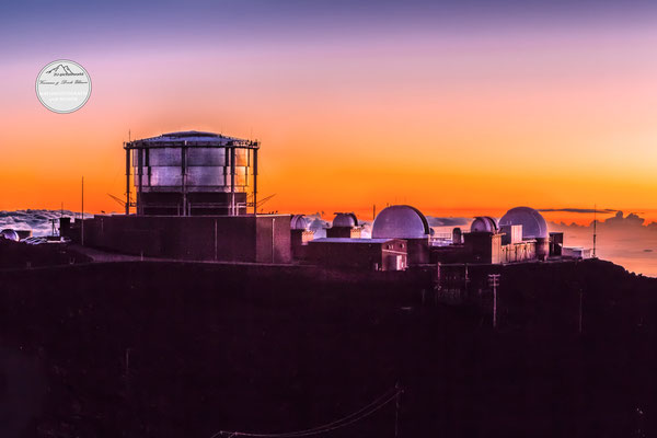 Bild: "Haleakala Teleskope im Abendschein", Maui