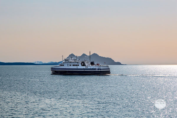 Bild: Fähre von Bognes nach Lödingen, Vesteralen, "Lödingen on tour", www.2u-pictureworld.de