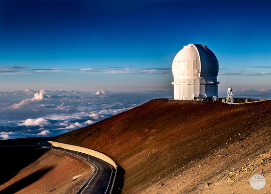 Bild: Teleskop auf dem Mauna Kea Hawaii, "cloudy formation"; www.2u-pictureworld.de