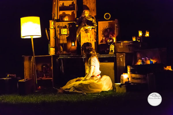 Bild: Welttheater der Straße Schwerte 2015, Artistengruppe "Anu", "Weltenkammer im Dunkel der Nacht", www.2u-pictureworld.de