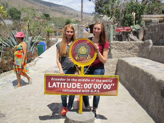Johanna und ich an der Äquatorlinie