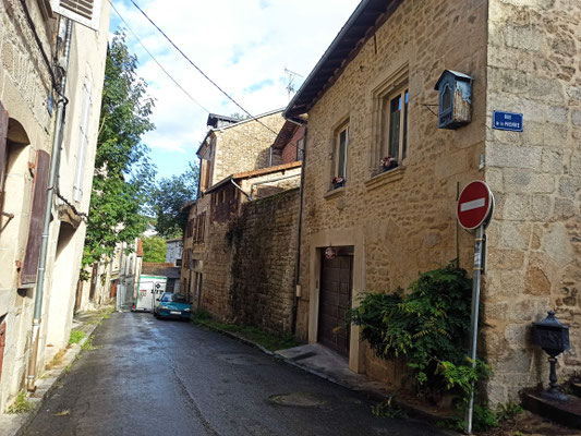 Rue de la République depuis la partie haute, abritant de très belles maisons. Un espace à valoriser.