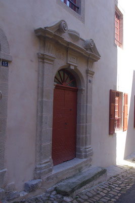 Le portail d'entrée de la rue des Ursulines.