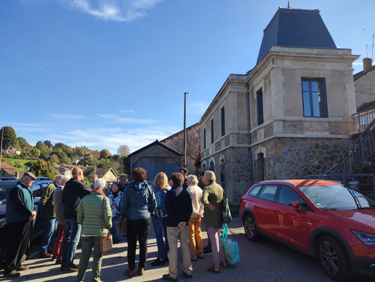 Jean Riboulet et Philippe Simon présentent la restauration extérieure de l'ancienne gare de tramway.