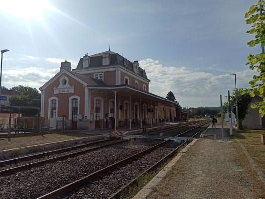 Autre réseau majeur : le chemin de fer et la gare, inaugurée en 1881.