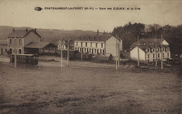 Le tramway départemental desservait Châteauneuf sur la ligne n°4 reliant Limoges à Peyrat-le-Château de 1912 à 1949.