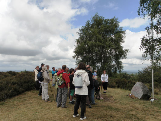 Michèle Guingouin, l'une des filles de Georges Guingouin, organise des randonnées chaque été autour du Mont Gargan, sur les traces de son père et du maquis...