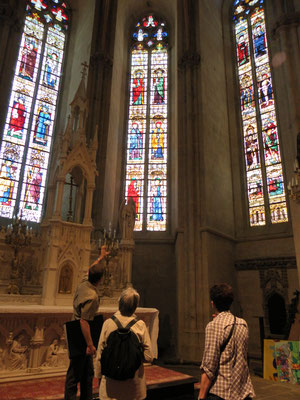 Le choeur gothique abrite le plus grand ensemble de vitraux anciens du centre de la France : 16 verrières du XVe siècle, que le guide-conférencier du Pays d'art et d'histoire explicite aux visiteurs (personnages représentés, hagiographie...).