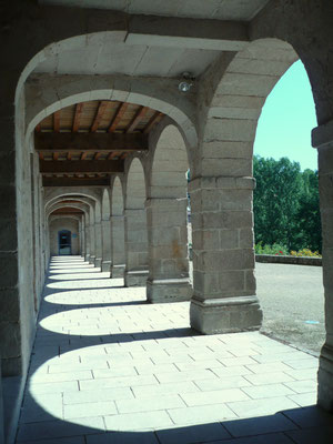 Arcades côté rivière.