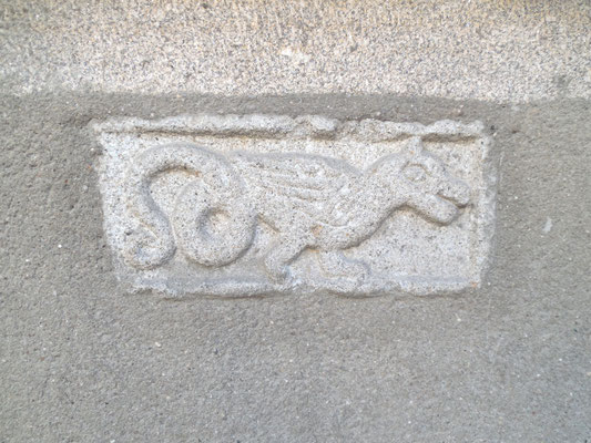 Autre réemploi place de la République : issu d'une ancienne église ?