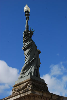 Le Monument aux Morts, l'un des 2 seuls en France à copier la statue de la Liberté.