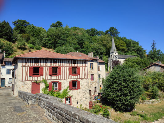 Rando GR de Pays Monts et Barrages à ST-LEONARD-DE-NOBLAT : jeudi 6/08 à 9h (6h / 15 km)