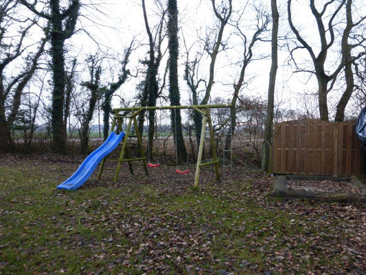 Spielplatz im Garten für die Kinder