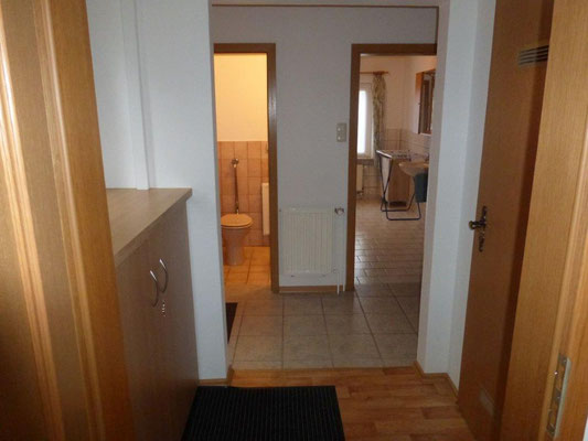 Blick vom Schlafzimmer (2) zum Flur/Bad