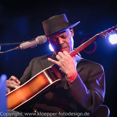 Eric Bibb- live-Shooting