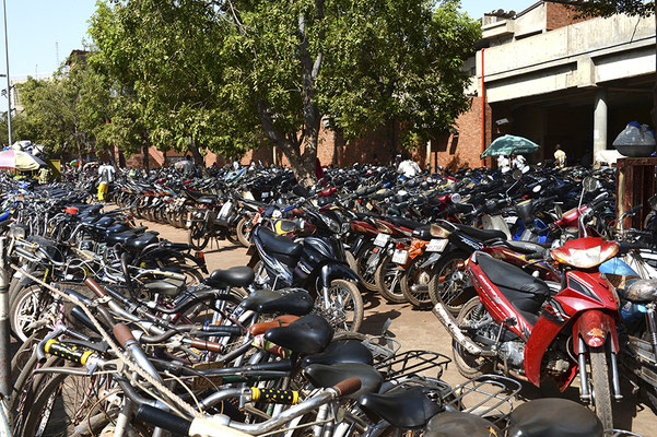 Parking des deux roues du grand marché couvert