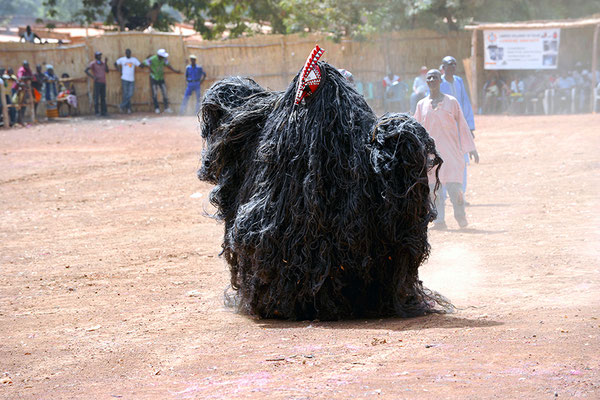 Masque fibres à tête de coq de Pilimpikou (Burkina Faso)