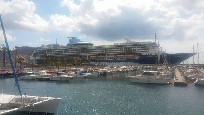 Kreuzfahrtschiff in Cartagena
