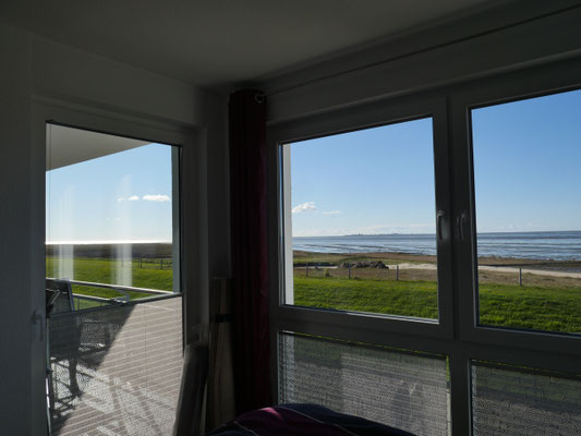 Der Meerblick aus dem Schlafzimmer der Ferienwohnung Nr. 13