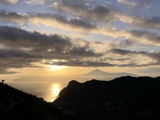 Sunrises over Hermigua _ view from my last resort in La Gomera _ 06/2021