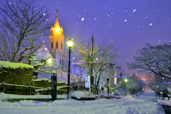 １７８　大三坂のカトリック元町教会の冬景