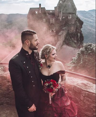 extravagant wedding fashion, black wedding