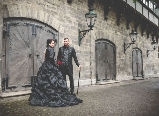 steampunk wedding, gothic weddingdress, gothic groom