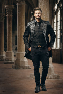 extraordinary groom outfit