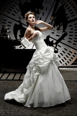 extravagant wedding fashion