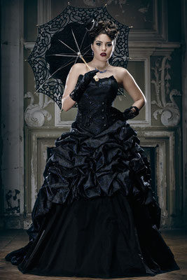 Claire - Extravagant wedding fashion
