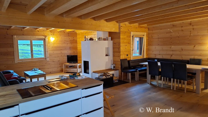 Nach individueller Planung produziertes und gebautes Holzhaus in echter Blockbauweise